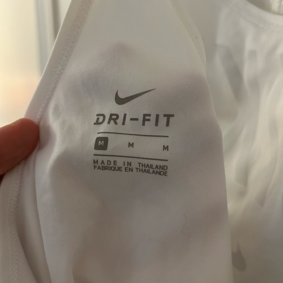 Nike dri-fit workout tank top size medium - Picture 3 of 3